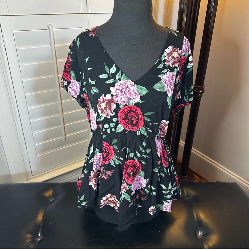 👚Torrid Black Floral Challis Handkerchief Top Blouse sz 00
